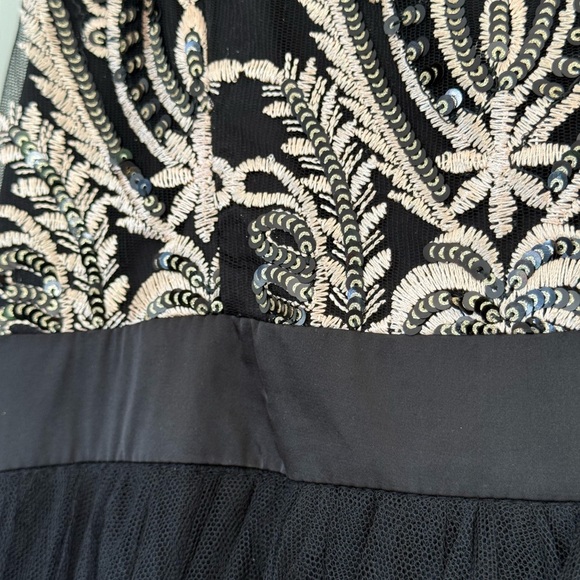 NEW Red Dress Elegant Black and Gold Evening Gown - Picture 4 of 16